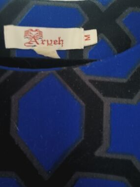 ArynK Blue & Black Geometric Top